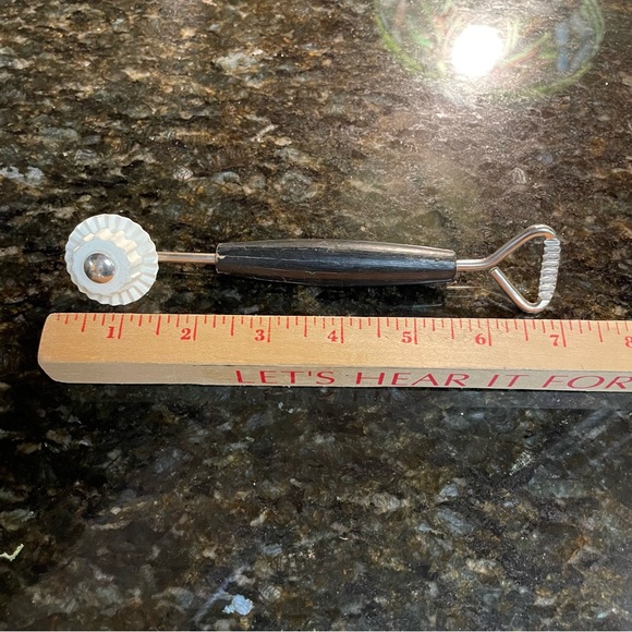 Vintage Pie Wheel and Crimper - Picture 6 of 6